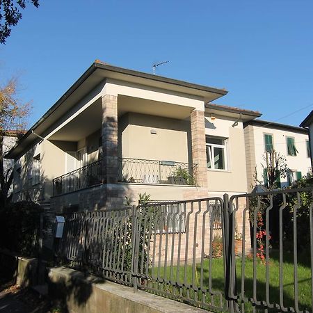 Robin'S Nest Villa ลุคคา ภายนอก รูปภาพ